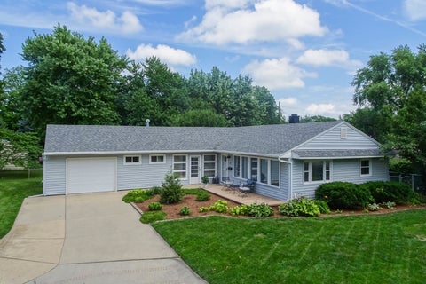 Photo of 4 Woodruff Drive, Bloomington, IL 61701 (MLS # 12691403)