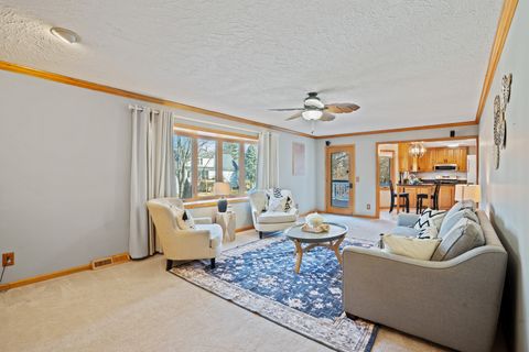 Tiny photo for 1680 Prairie Vista Circle, Bettendorf, IA 52722 (MLS # 12557535)