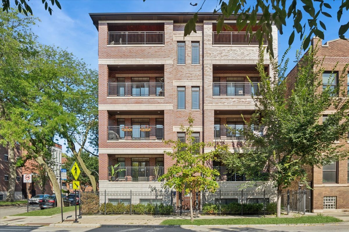 858 W Diversey Parkway 1W