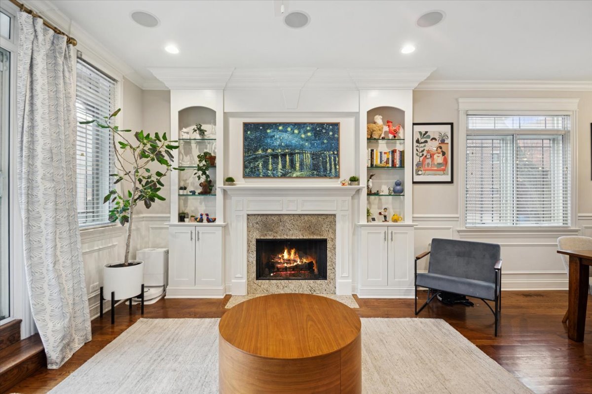 858 W Diversey Parkway 1W