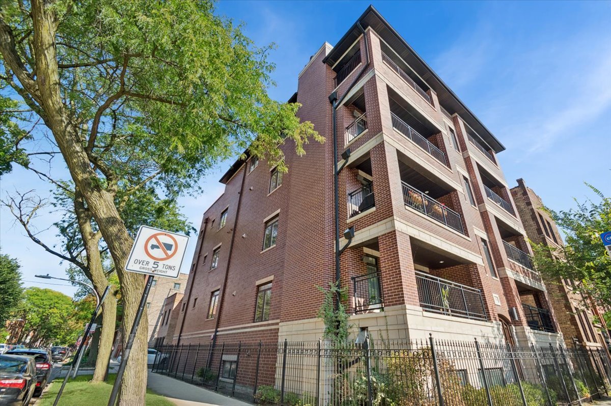 858 W Diversey Parkway 1W