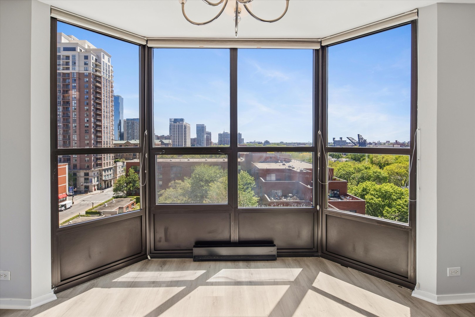 901 S Plymouth Court 702