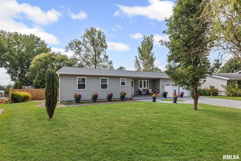 Tiny photo for 521 Marquis Avenue, Centralia, IL 62801 (MLS # EB459679)