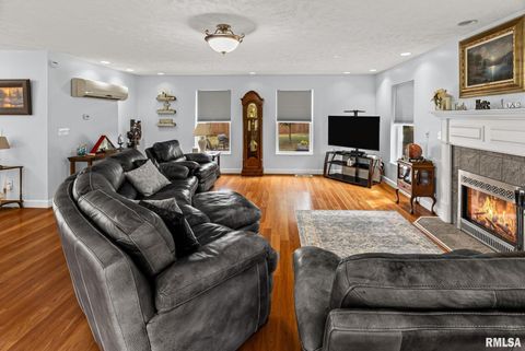 Tiny photo for 521 Marquis Avenue, Centralia, IL 62801 (MLS # EB459679)