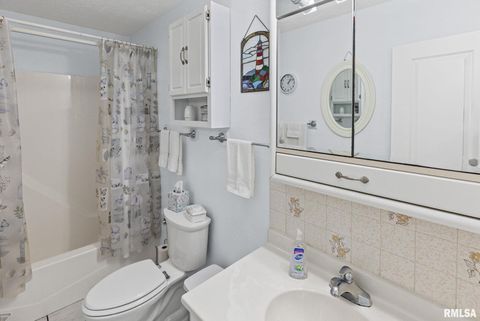 Tiny photo for 521 Marquis Avenue, Centralia, IL 62801 (MLS # EB459679)