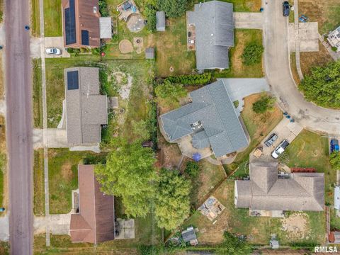 Tiny photo for 521 Marquis Avenue, Centralia, IL 62801 (MLS # EB459679)