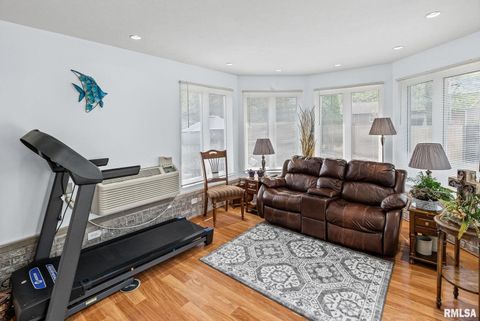 Tiny photo for 521 Marquis Avenue, Centralia, IL 62801 (MLS # EB459679)