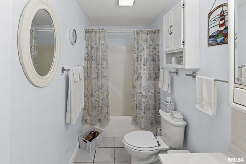 Tiny photo for 521 Marquis Avenue, Centralia, IL 62801 (MLS # EB459679)