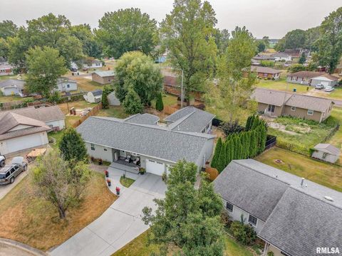 Tiny photo for 521 Marquis Avenue, Centralia, IL 62801 (MLS # EB459679)