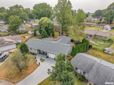 Tiny photo for 521 Marquis Avenue, Centralia, IL 62801 (MLS # EB459679)