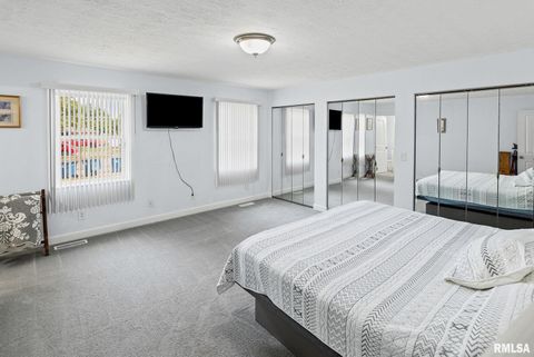 Tiny photo for 521 Marquis Avenue, Centralia, IL 62801 (MLS # EB459679)