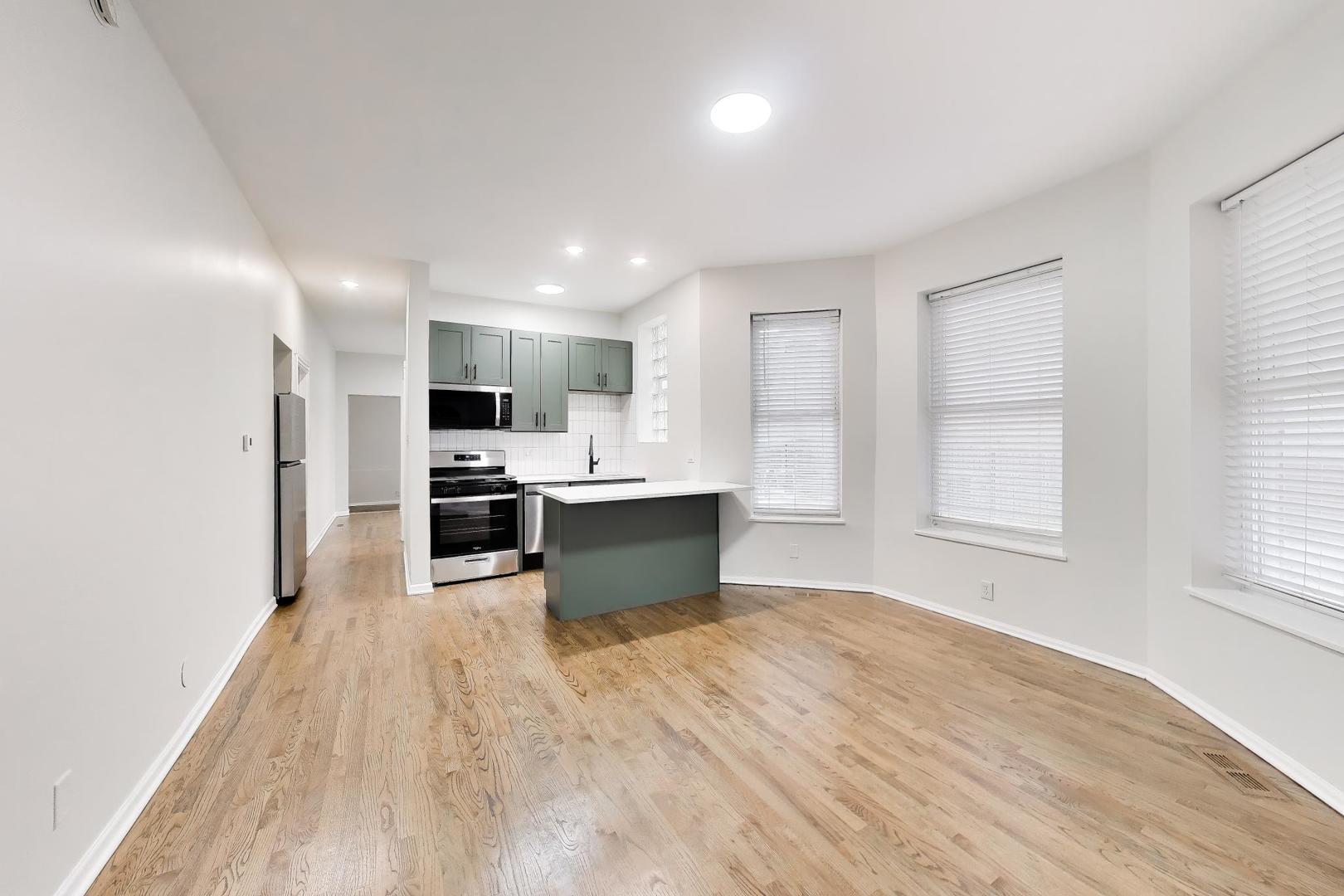 2135 W Division Street 1R