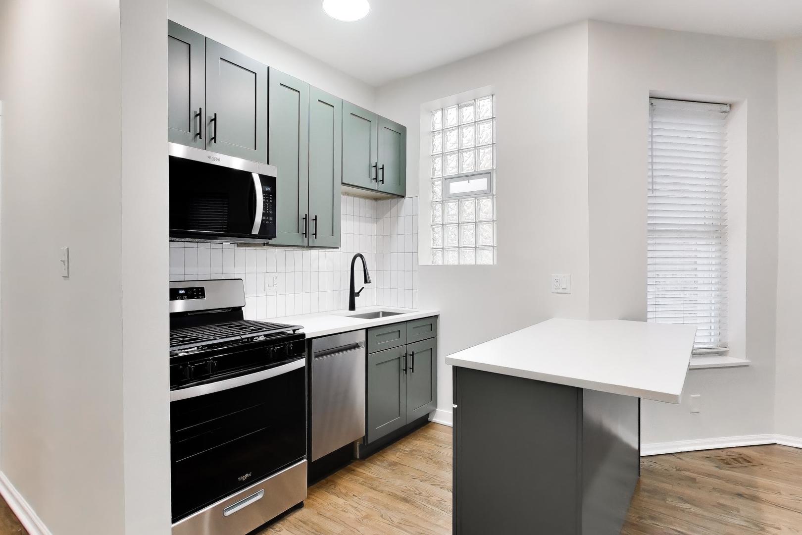 2135 W Division Street 1R