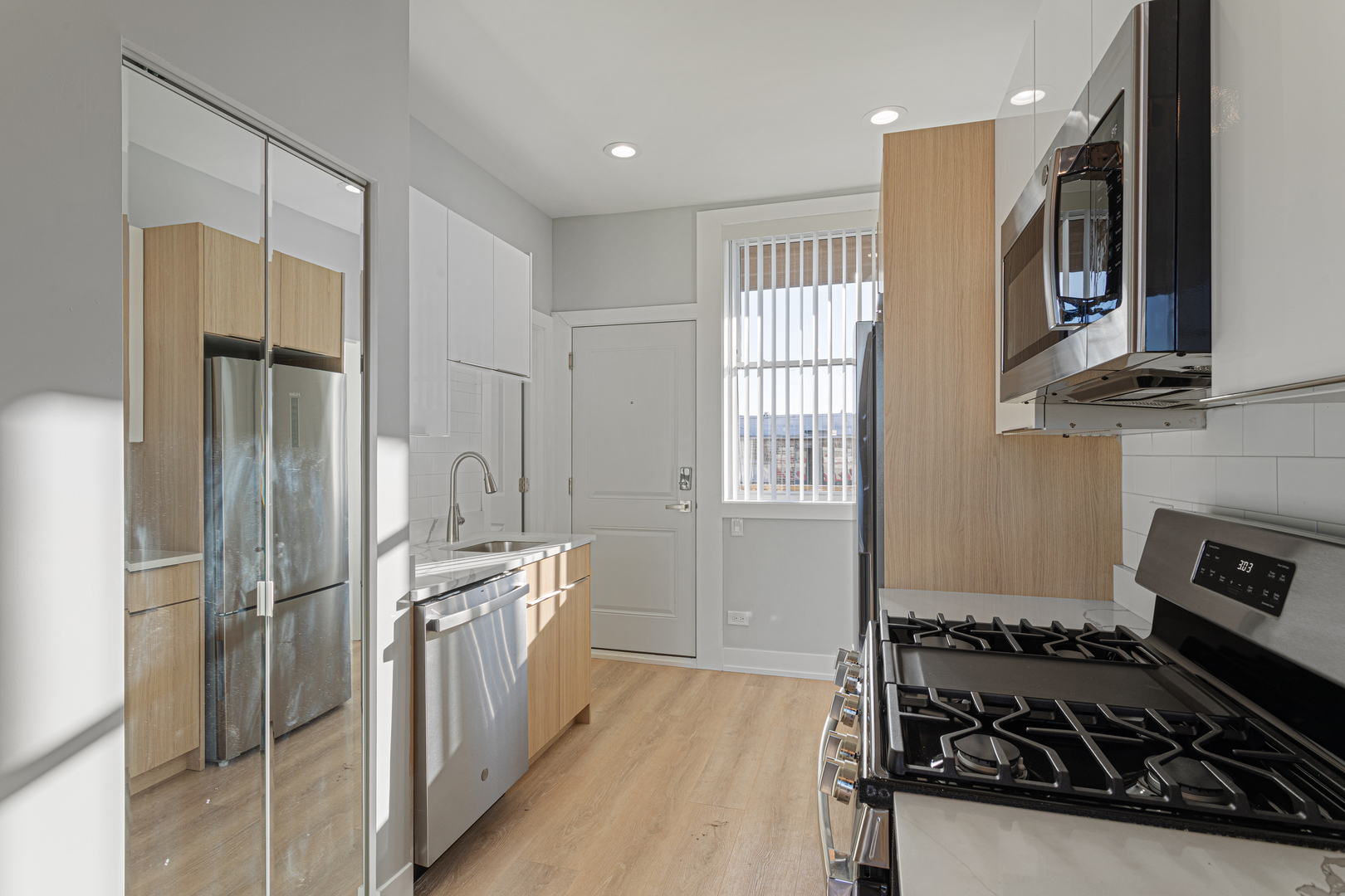 7421 N Clark Street 3