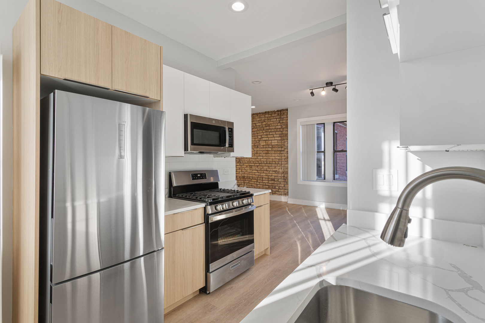 7421 N Clark Street 3