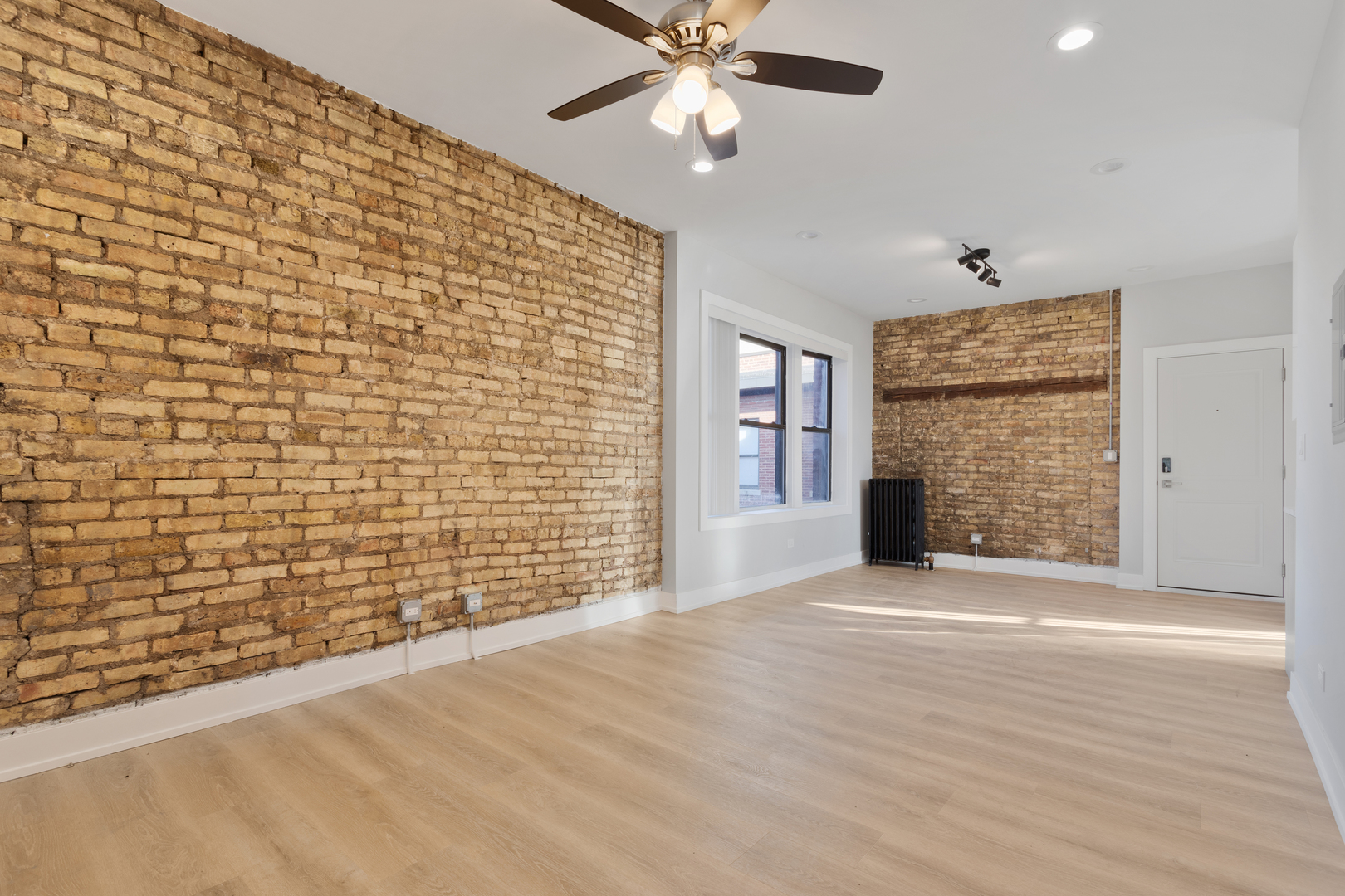 7421 N Clark Street 3