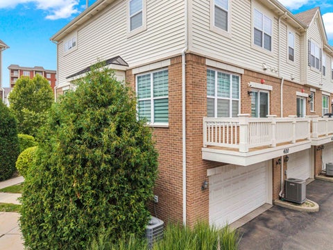 Tiny photo for 400 Concord Court, Morton Grove, IL 60053 (MLS # 12725554)