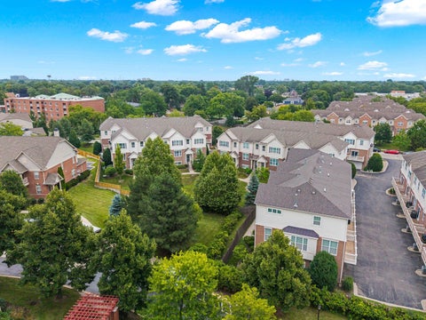 Tiny photo for 400 Concord Court, Morton Grove, IL 60053 (MLS # 12725554)