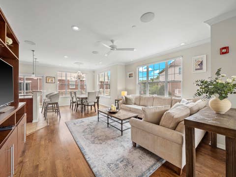Tiny photo for 400 Concord Court, Morton Grove, IL 60053 (MLS # 12725554)