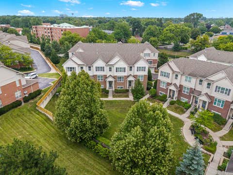 Tiny photo for 400 Concord Court, Morton Grove, IL 60053 (MLS # 12725554)