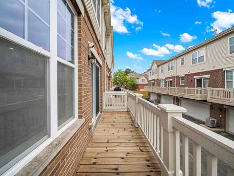 Tiny photo for 400 Concord Court, Morton Grove, IL 60053 (MLS # 12725554)