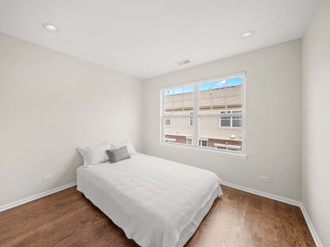 Tiny photo for 400 Concord Court, Morton Grove, IL 60053 (MLS # 12725554)