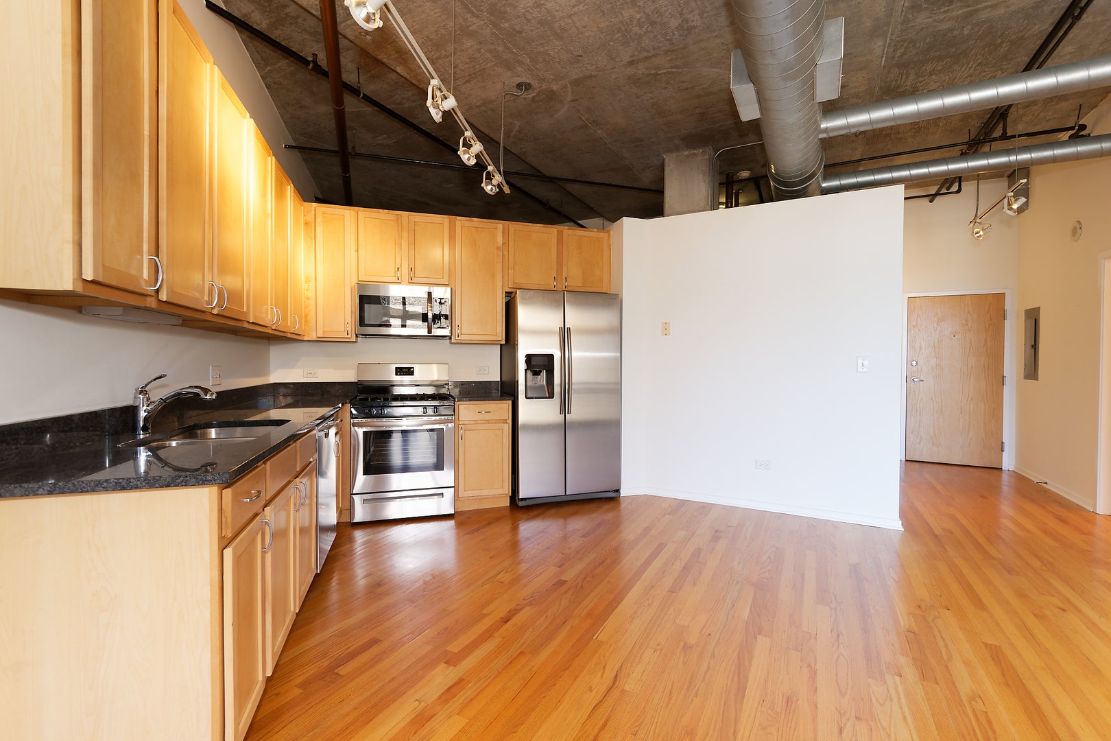 933 W Van Buren Street 821