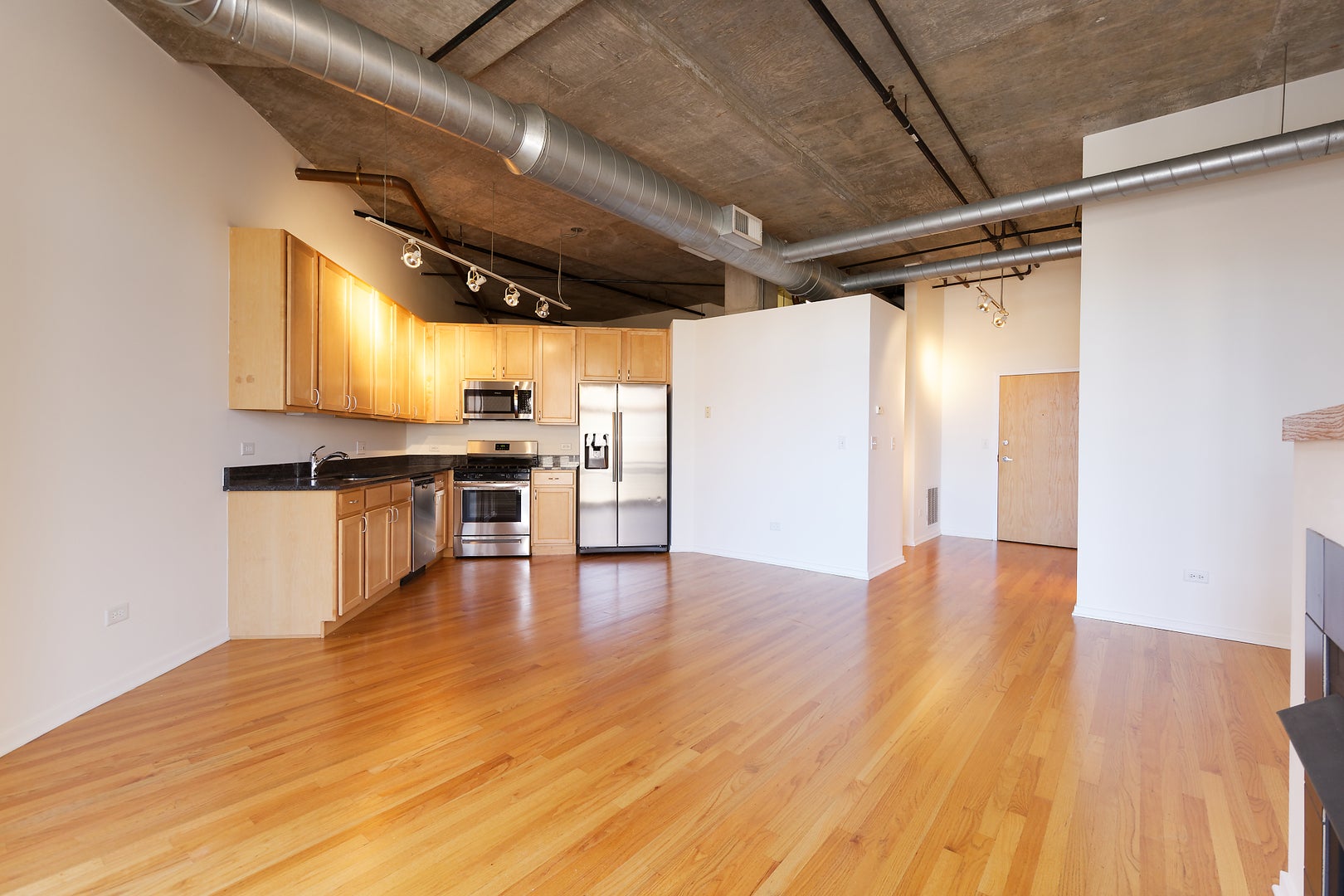 933 W Van Buren Street 821