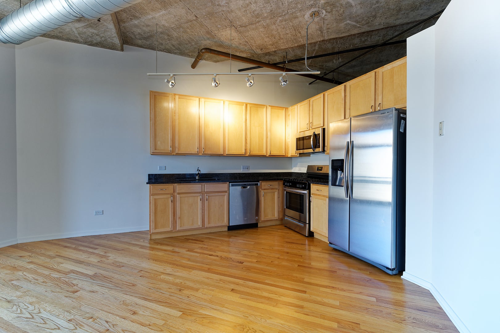 933 W Van Buren Street 821