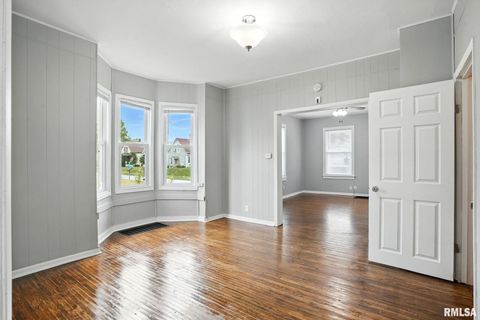 Tiny photo for 421 16TH Avenue, Moline, IL 61265 (MLS # QC4269937)