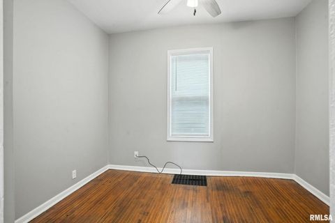 Tiny photo for 421 16TH Avenue, Moline, IL 61265 (MLS # QC4269937)