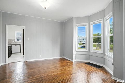 Tiny photo for 421 16TH Avenue, Moline, IL 61265 (MLS # QC4269937)