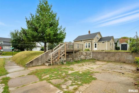 Tiny photo for 421 16TH Avenue, Moline, IL 61265 (MLS # QC4269937)