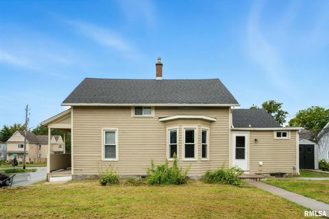 Photo of 421 16TH Avenue, Moline, IL 61265 (MLS # QC4269937)