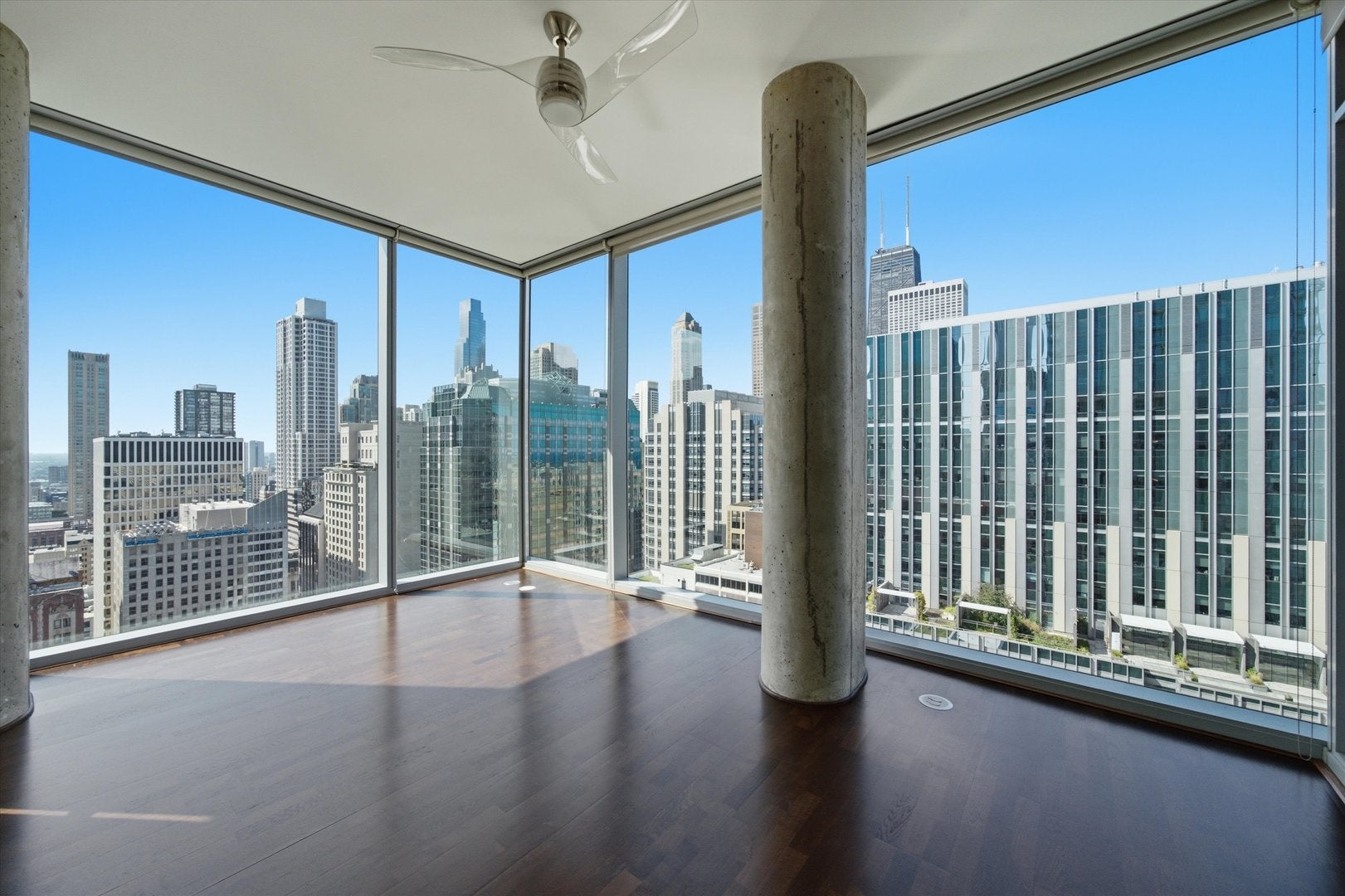 600 N FAIRBANKS Court 3105