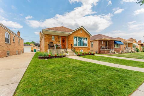 Tiny photo for 9327 S Avers Avenue, Evergreen Park, IL 60805 (MLS # 12737725)