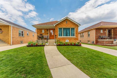 Photo of 9327 S Avers Avenue, Evergreen Park, IL 60805 (MLS # 12737725)
