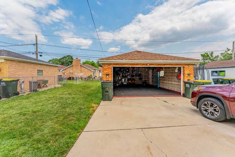 Tiny photo for 9327 S Avers Avenue, Evergreen Park, IL 60805 (MLS # 12737725)
