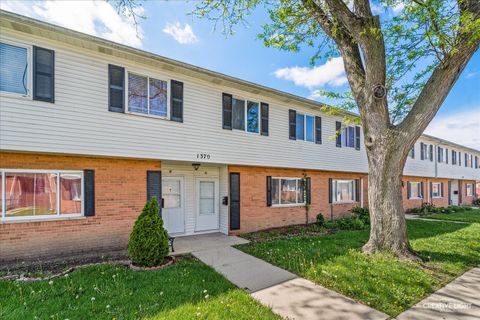 Photo of 1370 Monomoy Street #E, Aurora, IL 60506 (MLS # 12633368)