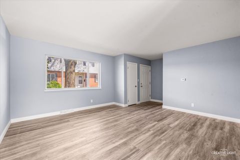 Tiny photo for 1370 Monomoy Street #E, Aurora, IL 60506 (MLS # 12633368)
