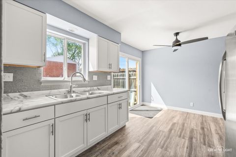 Tiny photo for 1370 Monomoy Street #E, Aurora, IL 60506 (MLS # 12633368)