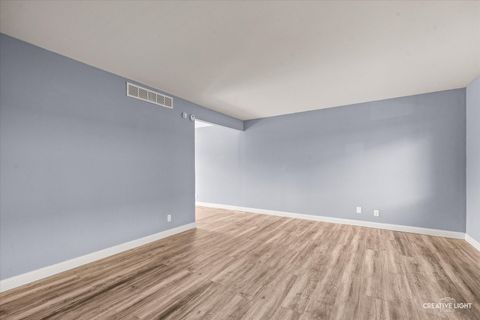 Tiny photo for 1370 Monomoy Street #E, Aurora, IL 60506 (MLS # 12633368)