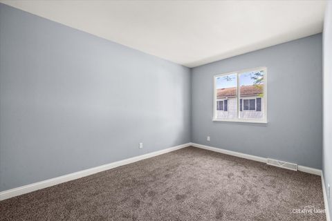 Tiny photo for 1370 Monomoy Street #E, Aurora, IL 60506 (MLS # 12633368)