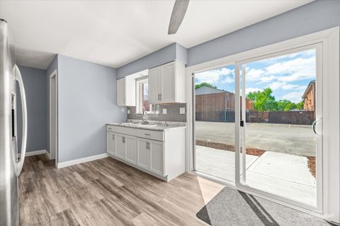 Tiny photo for 1370 Monomoy Street #E, Aurora, IL 60506 (MLS # 12633368)