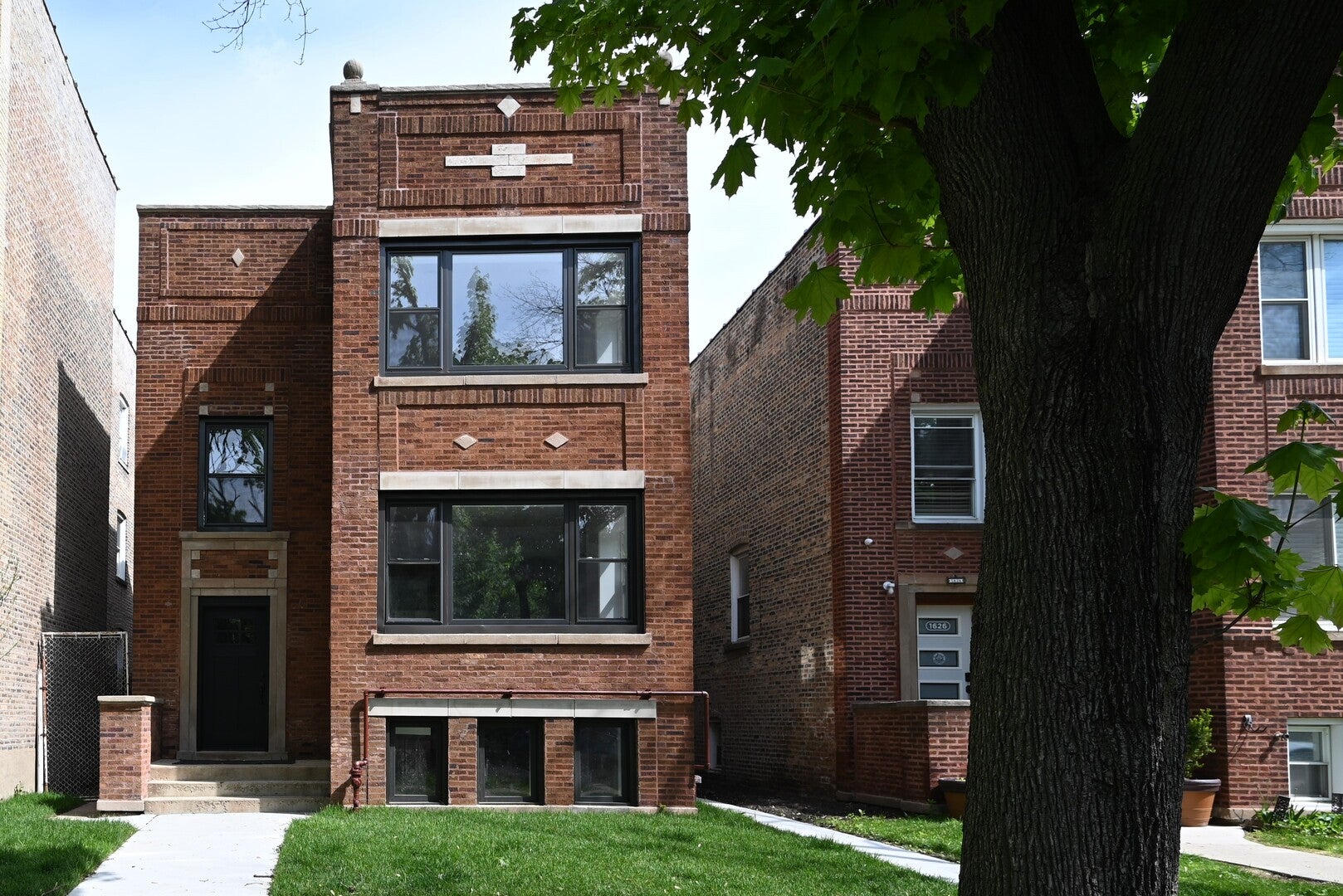 1630 W THORNDALE Avenue 1