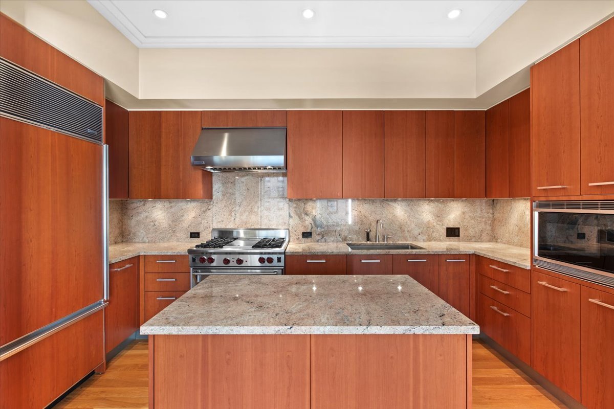 159 E WALTON Place 7B