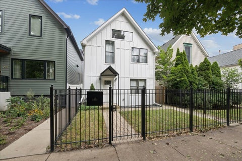 Tiny photo for 2915 N Rockwell Street, Chicago, IL 60618 (MLS # 12759335)