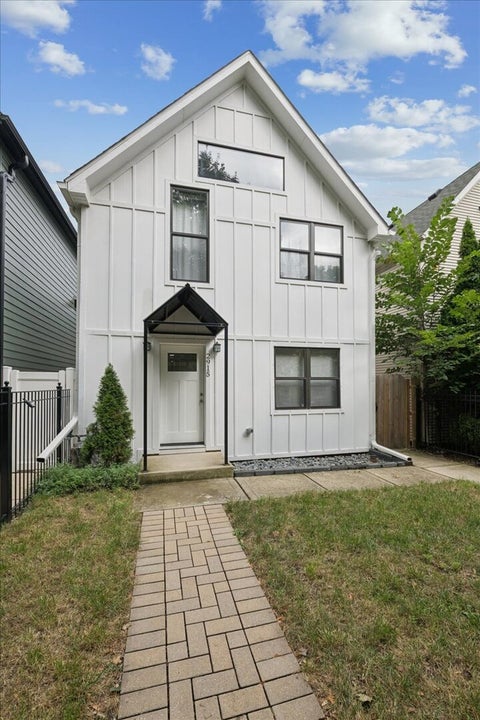 Photo of 2915 N Rockwell Street, Chicago, IL 60618 (MLS # 12759335)