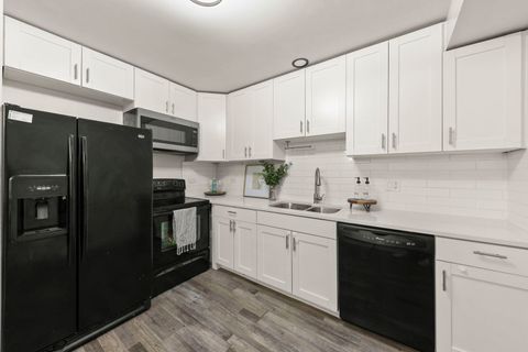 Tiny photo for 1002 Spruce Street #2B, Glendale Heights, IL 60139 (MLS # 12519931)