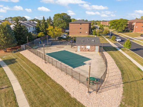 Tiny photo for 1002 Spruce Street #2B, Glendale Heights, IL 60139 (MLS # 12519931)